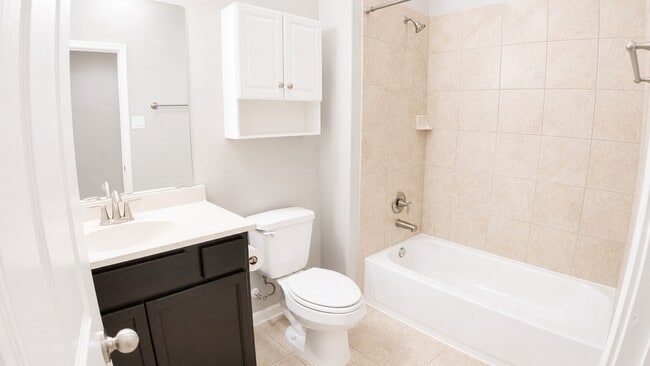 Building Photo - 124 Camelot Pl Ct