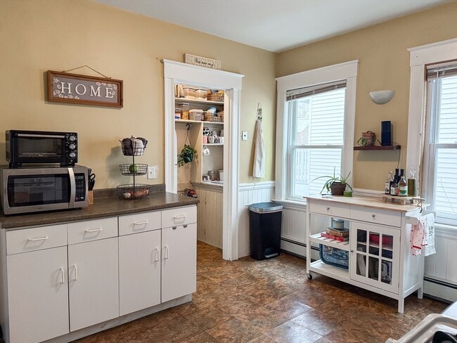 Building Photo - 10 Hunnewell Ave Unit 10