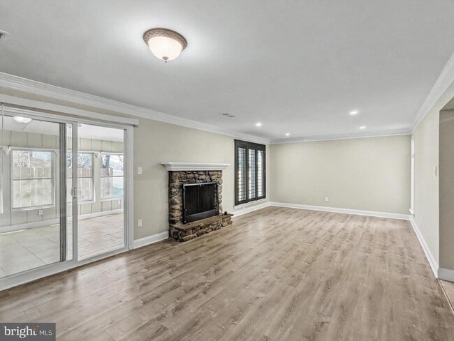 Photo - 140 Westbury Ct