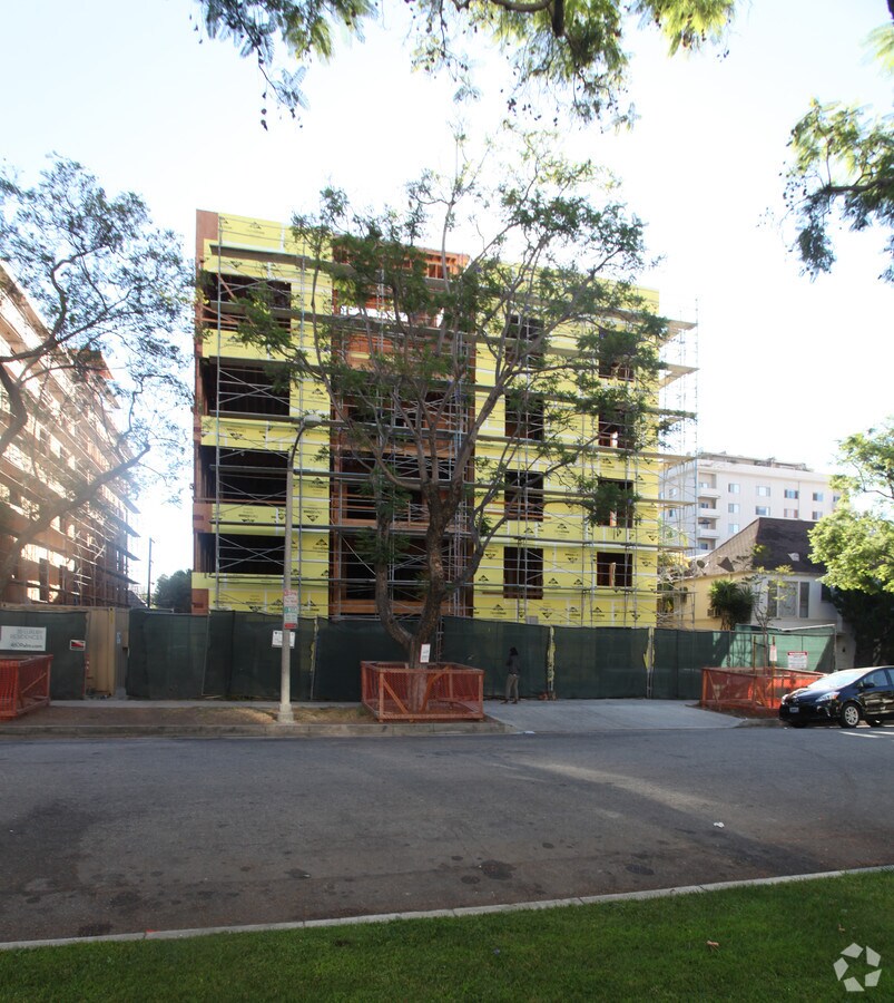 Photo - 450-460 N Palm Dr