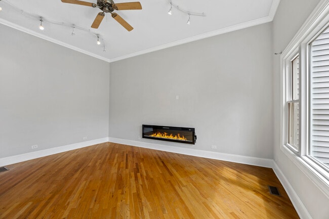 Photo - 2536 W Logan Blvd Unidad 1