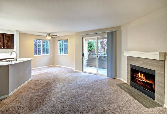 Bay Court at Harbour Pointe apartments — community photo