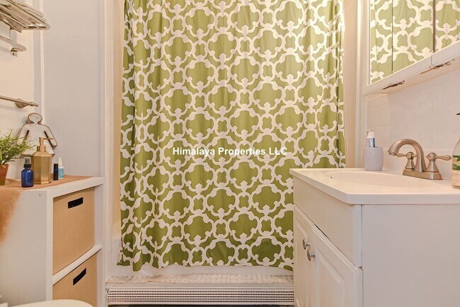 Photo - 139 Hillside St Unit B