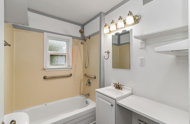 Photo - 106 Pine Ave Unidad 106 1/2 Pine Ave