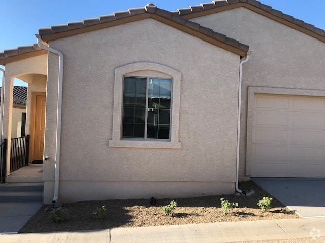 Building Photo - 3 Bedroom 2 Bath - Contact Property Pros Rental