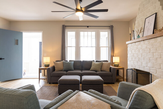 Photo - 848 S Harbor Dr