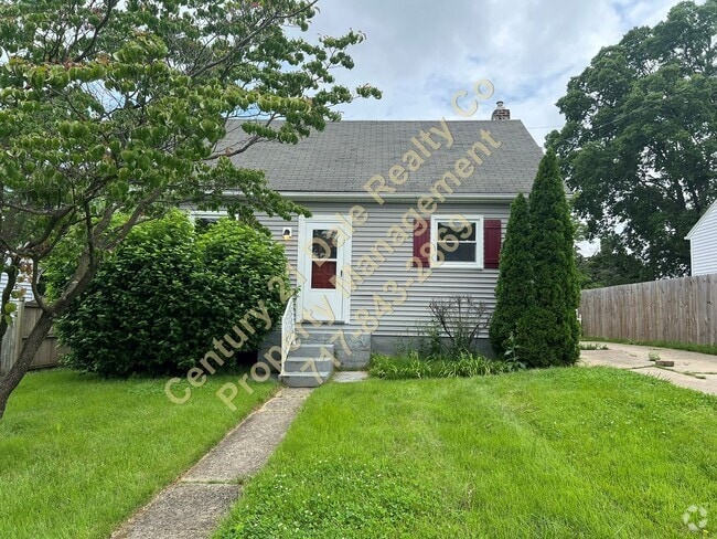 Building Photo - 3 BR, 1.5 baths in Central School District Rental