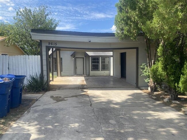 Photo - Large 2/2 duplex with a 2 car carport