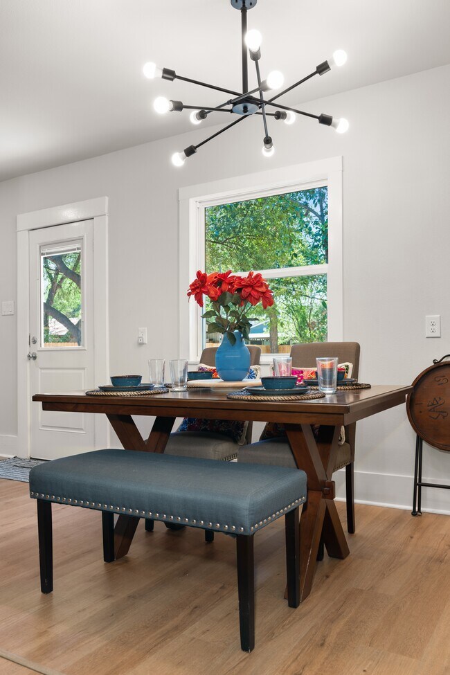 Photo - 308 Keller St