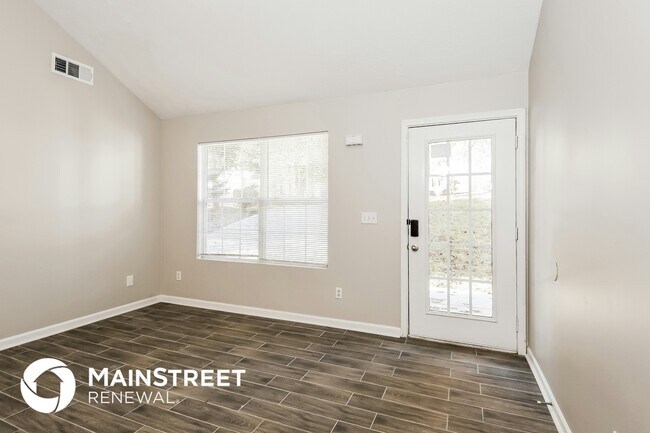 Photo - 205 Clydesdale Ln SE