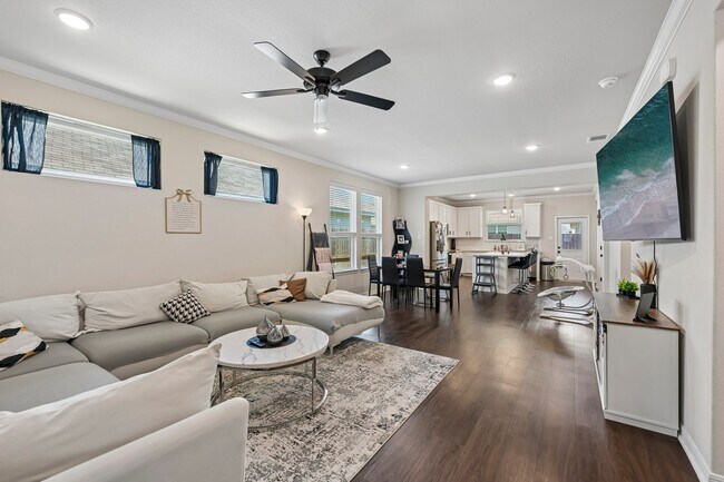 Photo - 716 Killam Dr