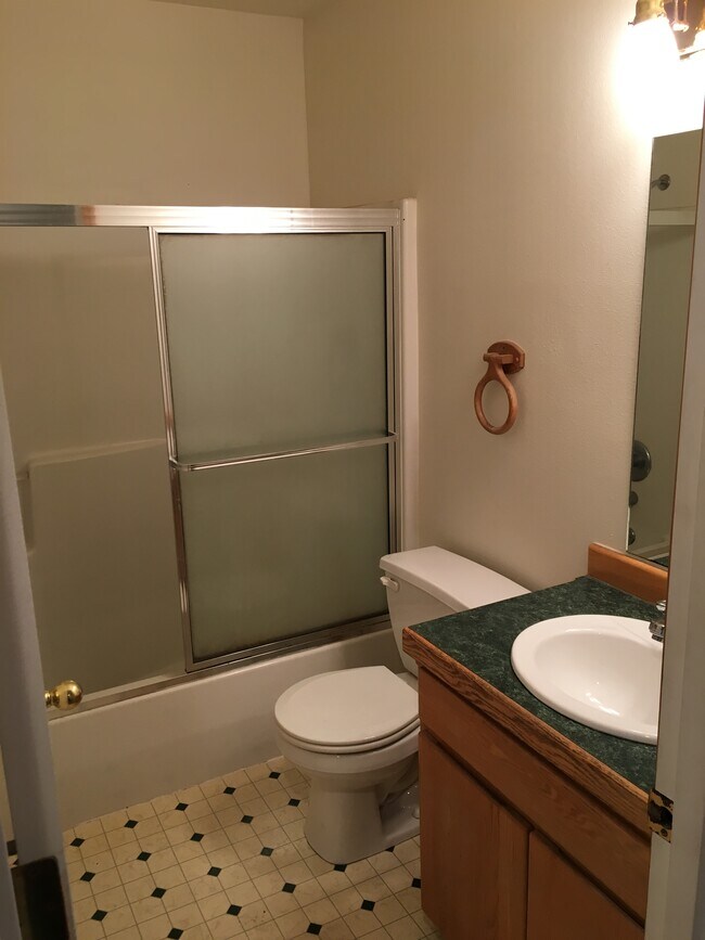 Photo - 1119 Maple St