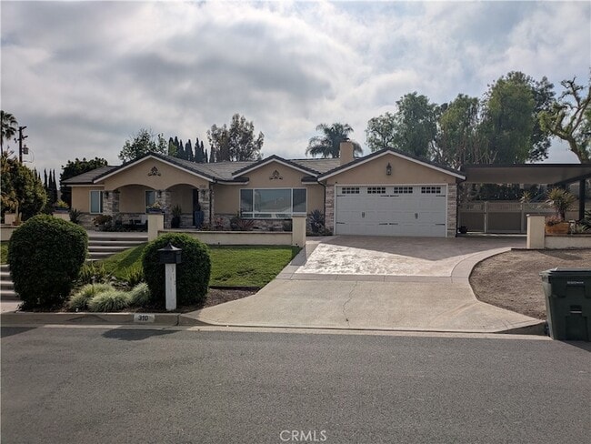 Photo - 310 Marion Blvd