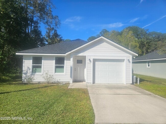 Building Photo - 840 W 10th St