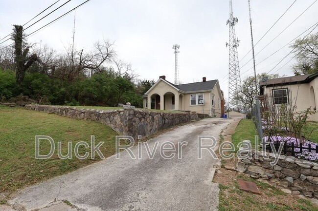 Photo - 504 W 6th St