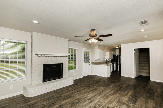 Photo - 2417 Skyline Dr