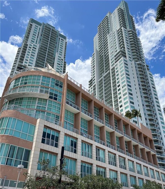 Building Photo - 253 NE 2nd St Unit 2710 Rental
