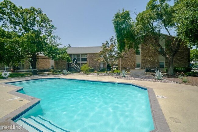 Photo - 1 br, 1 bath Condo - 1500 S Interstate 35 ...