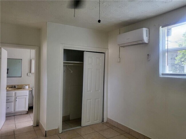 Photo - 1916 Claire Ave Unidad D