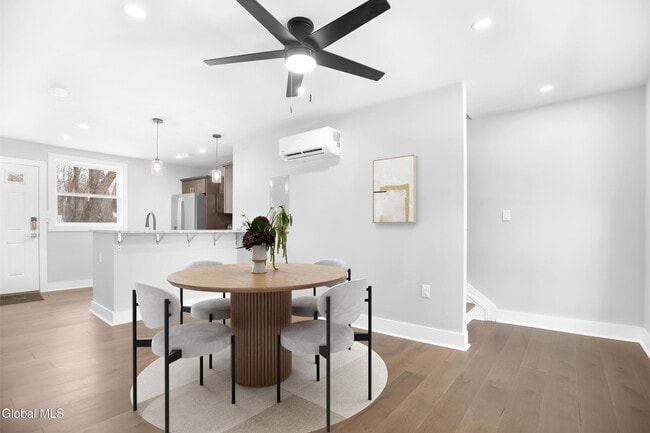 Photo - 103 E High St Unidad 3