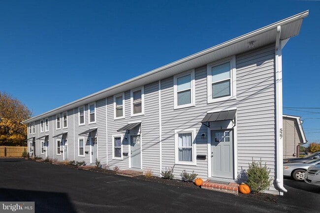 Photo - 527 Gray Ave Townhome
