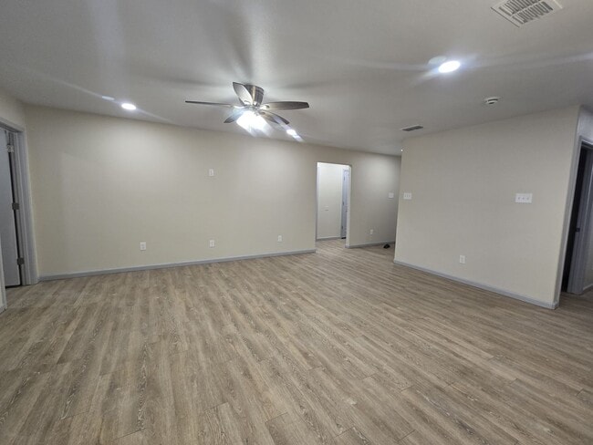 Photo - Spacious 3/2/2 Home with Modern Finishes a...