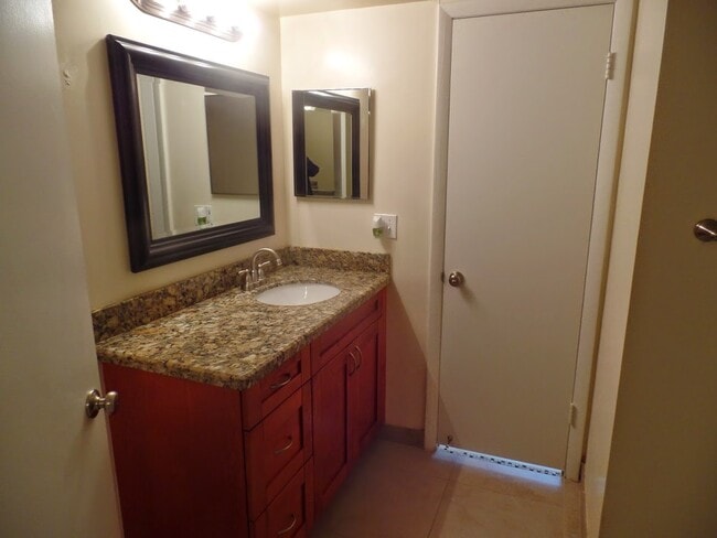 Photo - 2831 N Oakland Forest Dr Unit 103