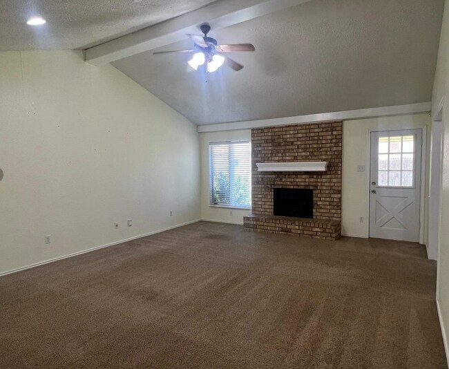 Photo - Charming 4 Bedroom in The Meadows