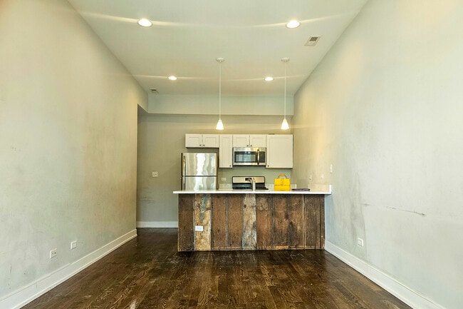 Photo - 2228 W Cermak Rd Unit 1