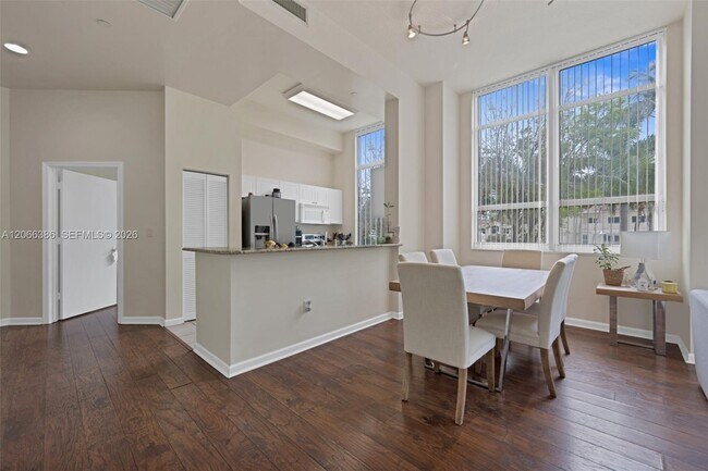 19501 W Country Club Dr Unit 208