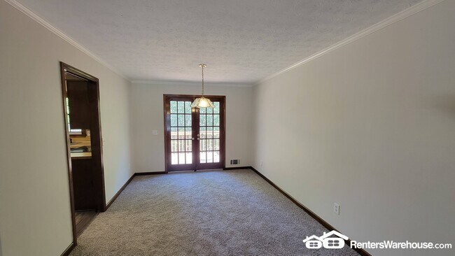 Photo - 2532 Mistletoe Ln SW