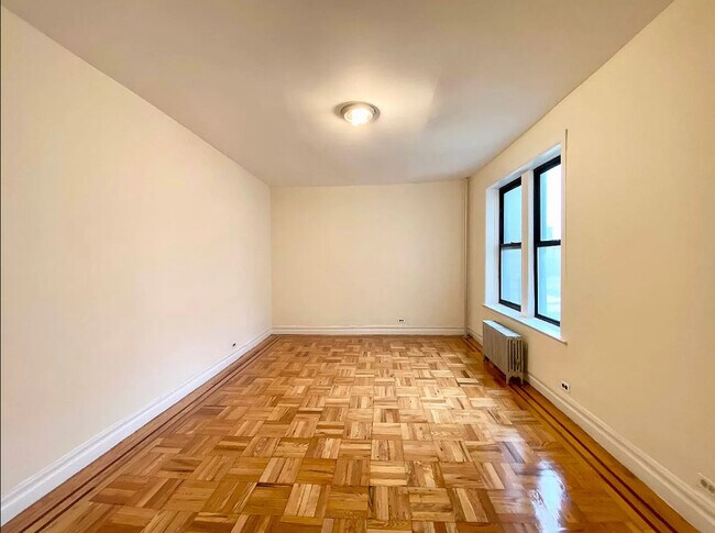 Photo - 295-297 Broadway