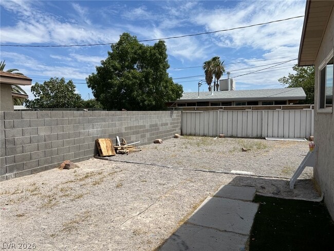 Photo - 5713 Idle Ave