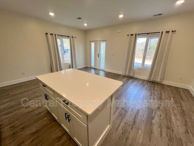 Photo - 30 Beverly Hills Dr