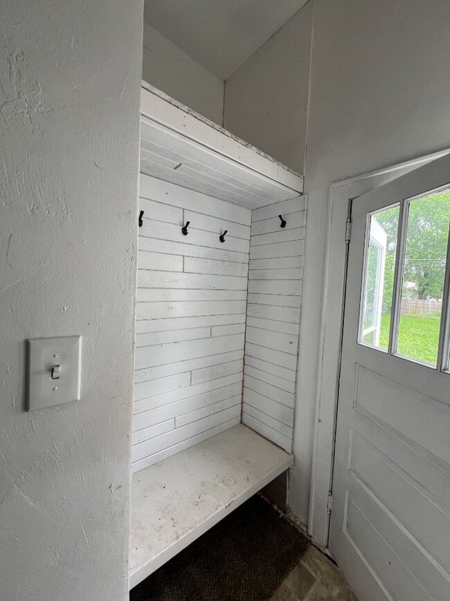 Building Photo - 237 Ledgeview Ave Rental