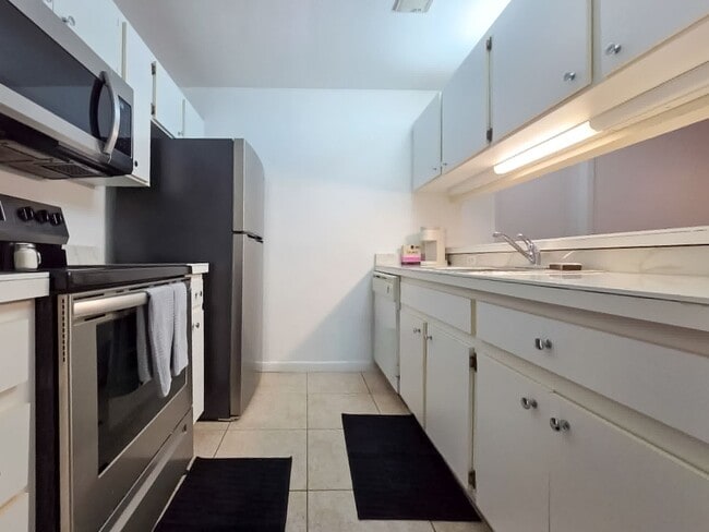 Photo - ROOM FOR RENT in a Charming 4/4 in University Terrace West - 411C