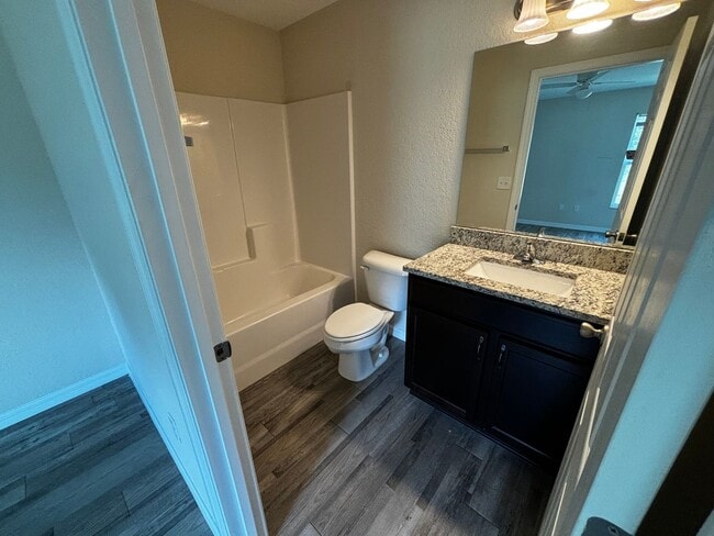 Photo - 2/2 Quad End Unit - SE Ocala