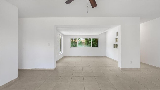 Photo - 2161 NE 35th St