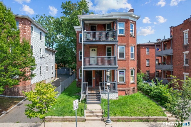 Building Photo - 2-4 Mortson St Unit 2nd Floor