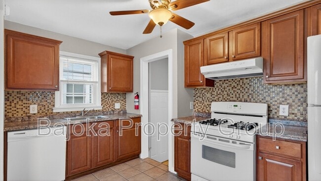 Photo - 648 Mayflower Ave