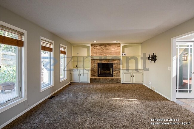 Photo - 721 N Aberdeen Dr House
