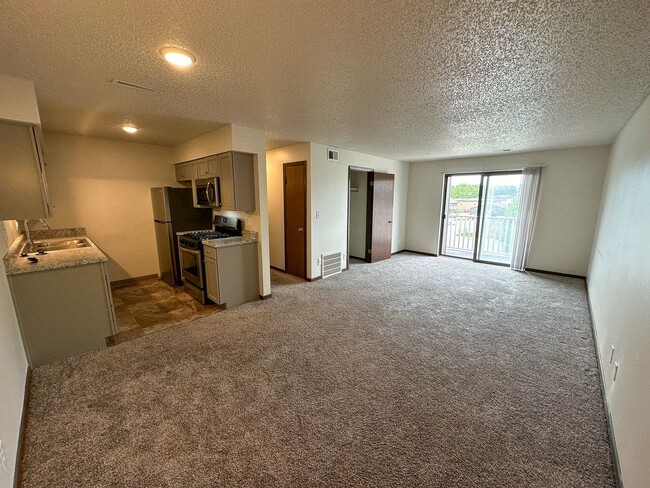 Photo - 4518 Hutchison