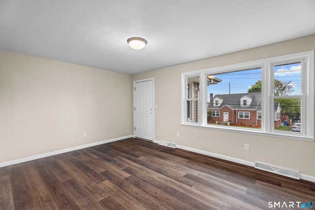 Photo - 194 South End Rd