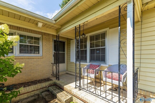 Photo - 904 SE Chatterson Rd