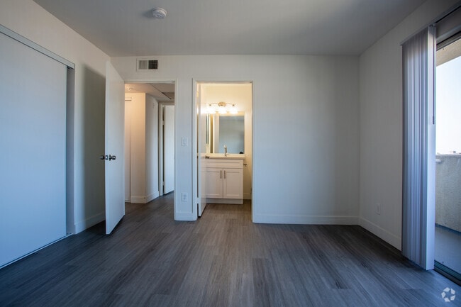 2BR, 2BA