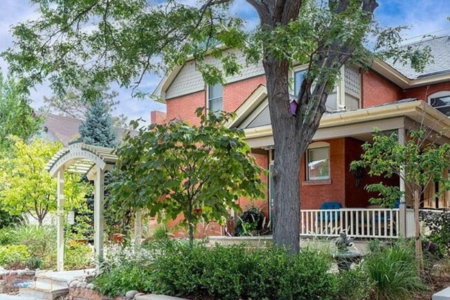 Photo - Beautiful 2B/2.5B Historic Home on Pearl Street