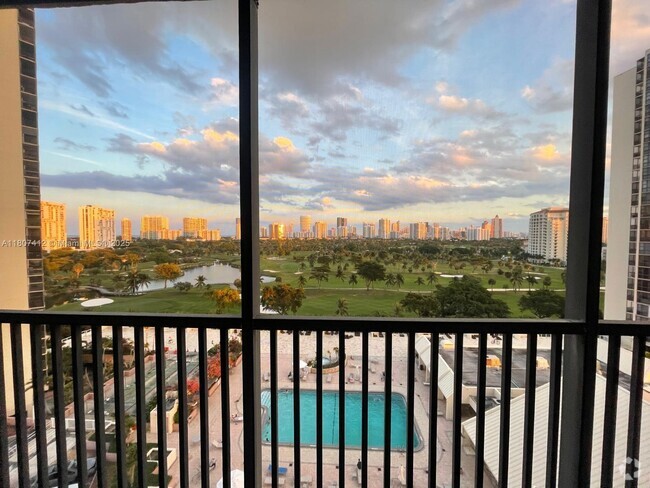Building Photo - 20301 W Country Club Dr Unit 1226 Rental