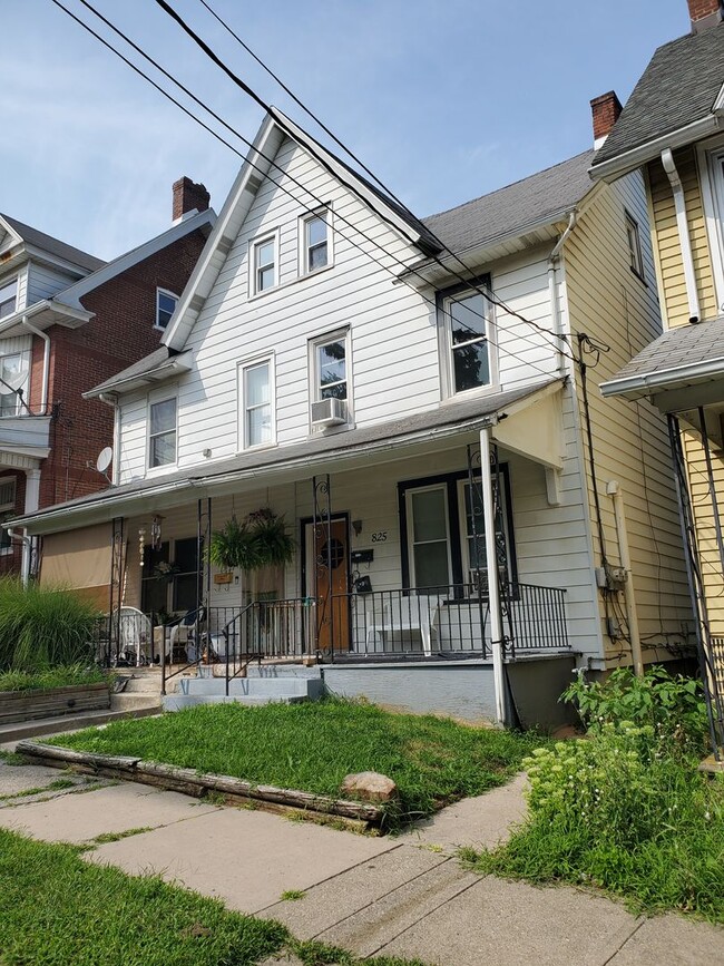 Building Photo - 825 N Clewell St Unit 2 Rental