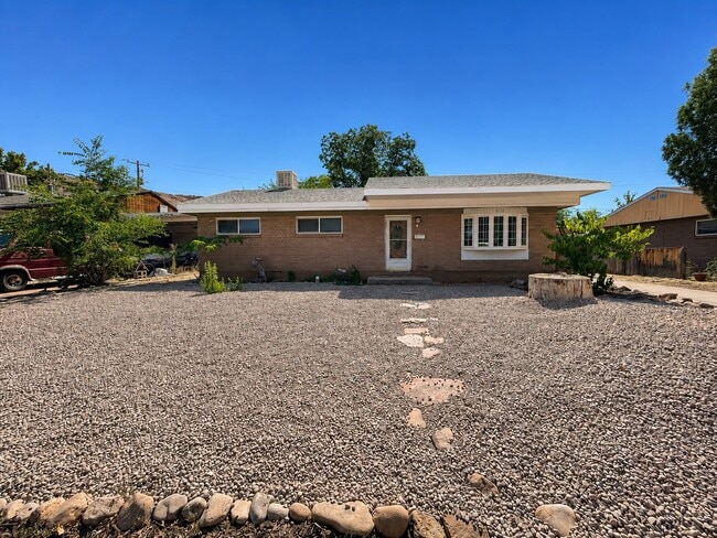 Building Photo - 377 Tusher St