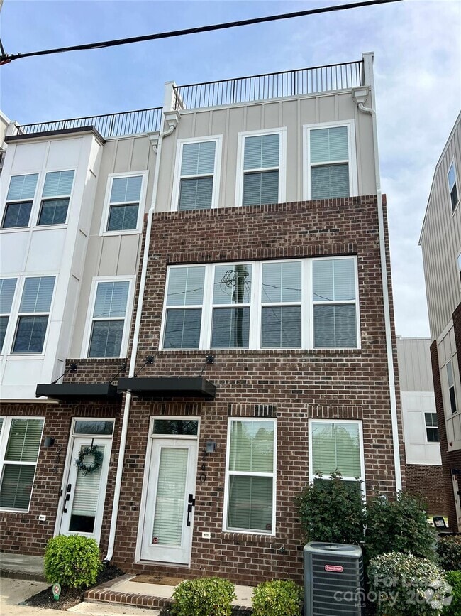 Building Photo - 240 Parkwood Ave Rental